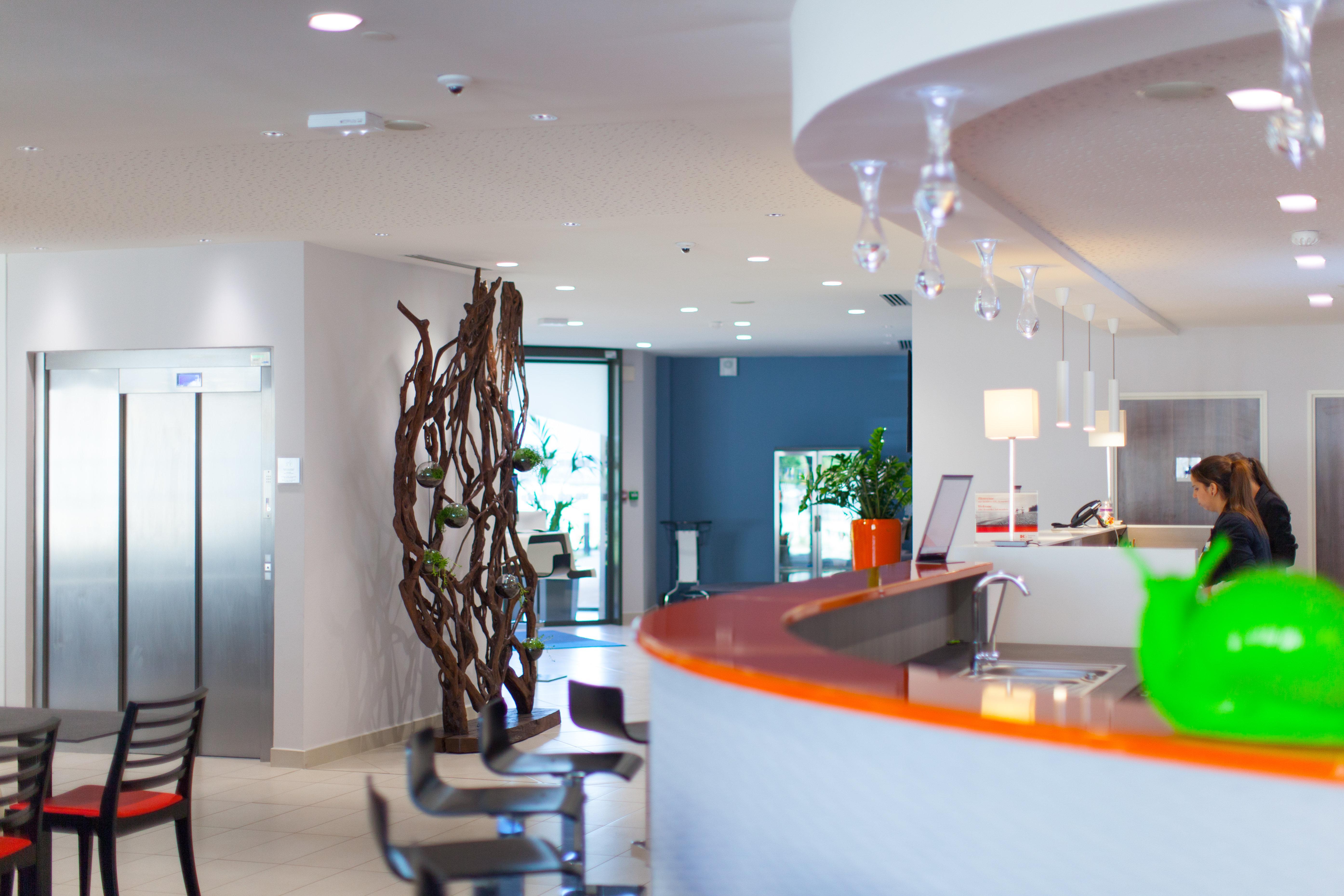 Holiday Inn Express Toulon - Est, An Ihg Hotel Eksteriør bilde