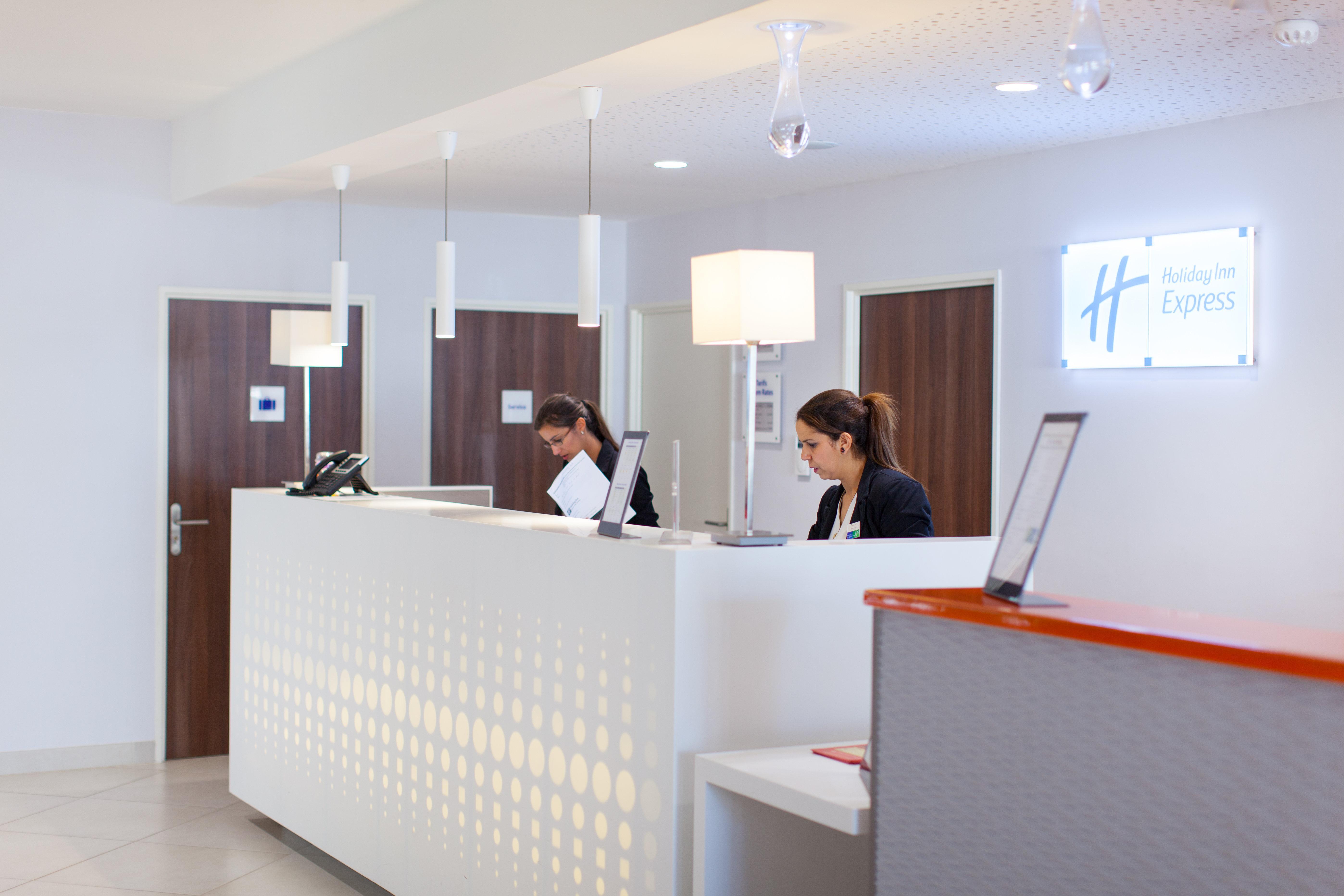 Holiday Inn Express Toulon - Est, An Ihg Hotel Eksteriør bilde