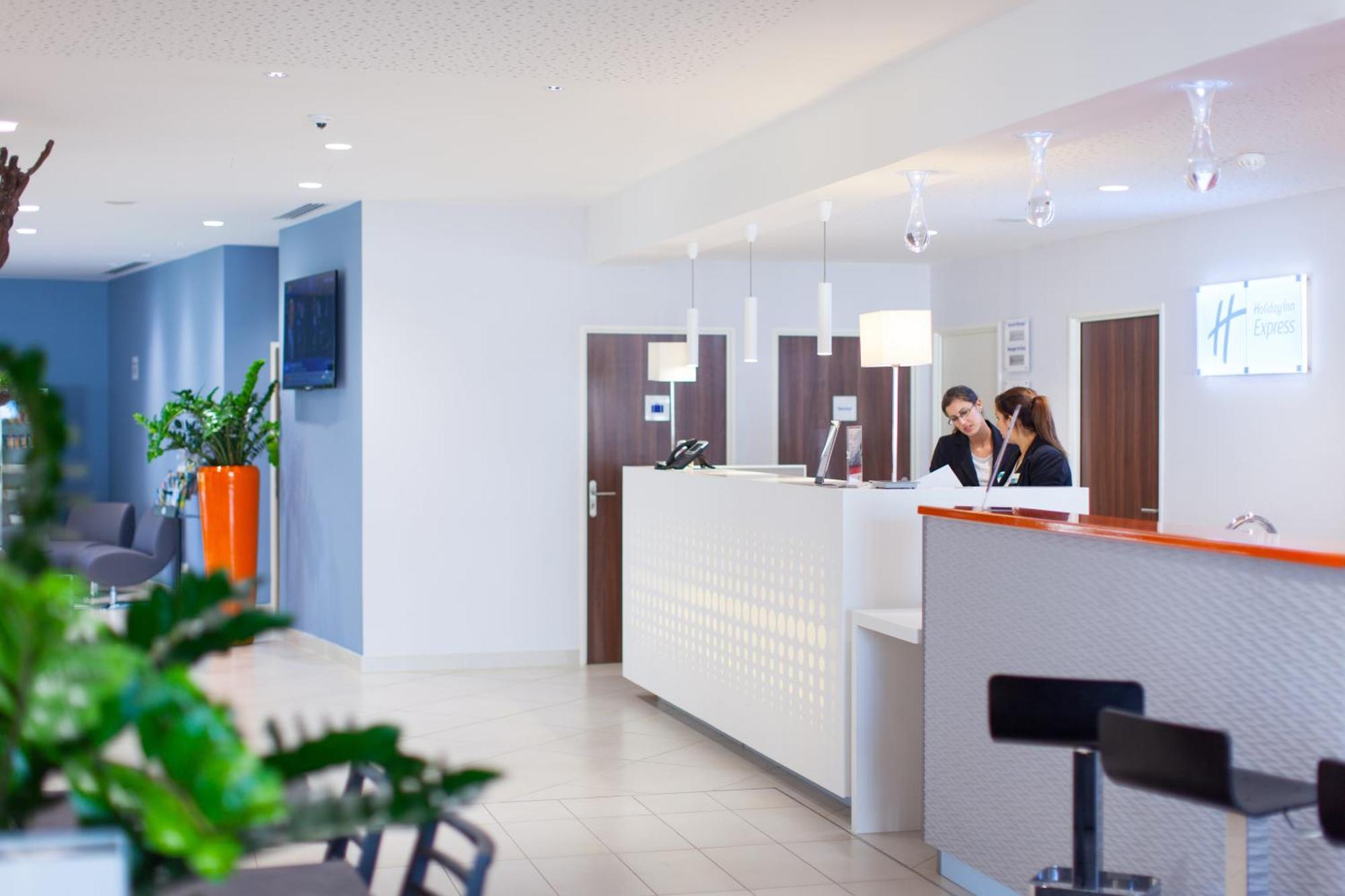 Holiday Inn Express Toulon - Est, An Ihg Hotel Eksteriør bilde